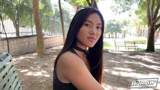 BJRaw - Sensacional vídeo da May Thai com a boca cheia. Seducação, petite, blowjob, skinny POV, italiano, big cock, small tits, pick up e muito mais! Vídeos eróticos em 1080p HD.