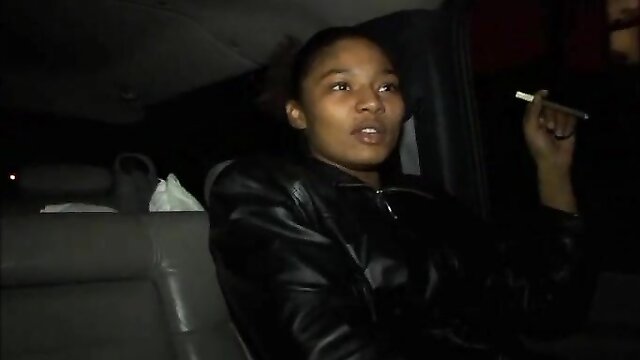 Vídeo caseiro de Thot Ghetto do Whoaboyz: veja ela fazendo sexo anal e boquete em público na parte de trás de um carro. Video erótico que te fará perder a cabeça!