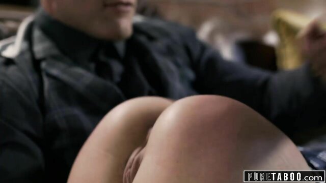 Castigar enteada com spanking: veja o vídeo erótico da Pure Taboo com a modelo Gia Derza no papel de uma enteada punida.