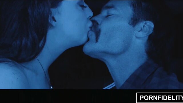 Vídeo erótico PORNFIDELITY – Whitney Wright Cheia de Jizz com Charles Dera e Whitney Wright.