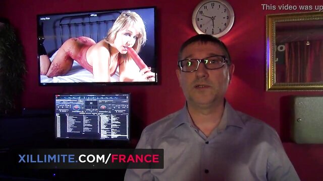 A gostosa Busty Blonde Babe tem uma noite erótica grosseira com cumshot facial, hardcore doggystyle e muito mais! Made In France.