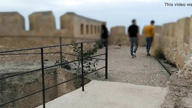Tourista visita ao Castelo Xàtiva com swingers valencianos em #FUCKING! #SexoErotico #Cumshot #Teen #Latina.