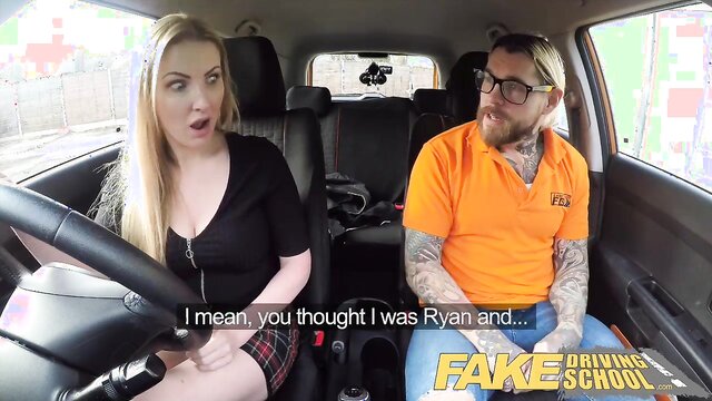 Carro foda sexy com a loira busty Georgie Lyall na Fake Driving School - vídeo erótico.