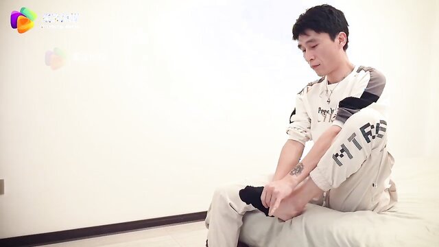 Wang Yue do Guodong Media no seu mais recente vídeo erótico, GDCM-024 com múltiplas aparições em simbólica Chinês. Dom estúdio 91.