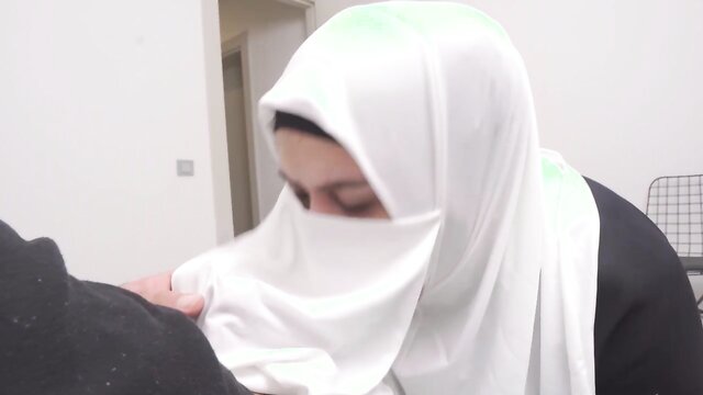 Mulheres musulmanas usando Hijab para o prazer sexual no Eroticos.com