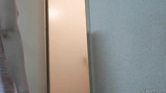 Petite Japanese Shower com Câmera Escondida no Chuveiro com Rika Aimi - Vídeos Er