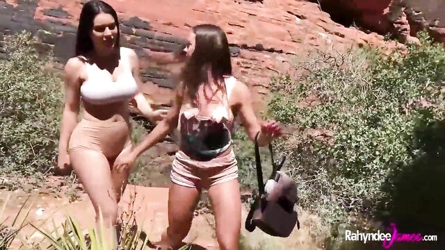 Aventura de caminhada com garotas de bunda grande, Rahyndee James fode Lana Rhoades