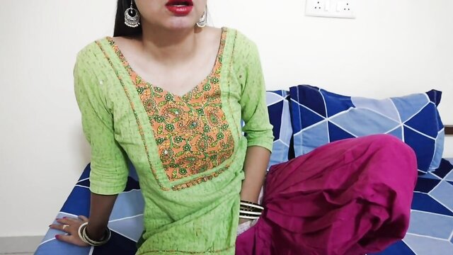 Vídeo xxx Indian Desi step-mom tem sexo com peitos grandes. Filme erótico Saarabhabhi6.