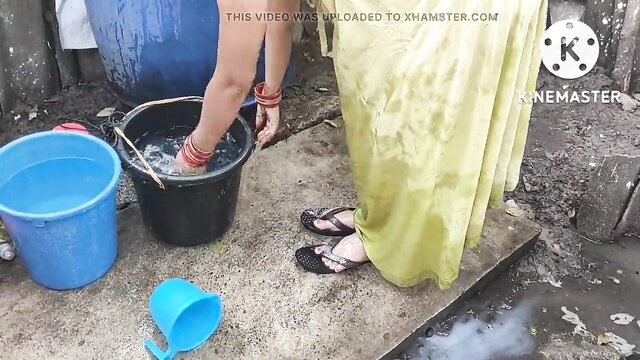 Desi girl Anita Yadav\'s hot bathing session with big boobs