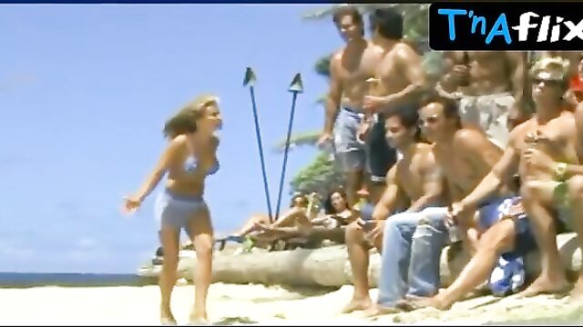 Pamela Anderson\'s steamy scene in Baywatch: Hawaiian Wedding