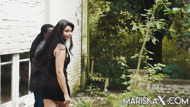 Mariska X\'s Interracial Sex with a Brunette Latina