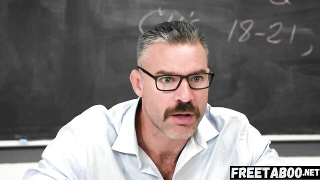 Estudante quente tem castigo severo de seu professor de Matemática - Vídeo Eroticos em FreeTaboo.Net com Charles Dera e CoCo Lovelock