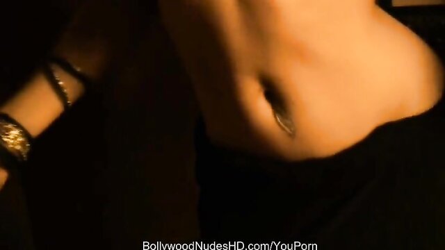 A sensual Indian dancer in HD: A romantic and erotic experience