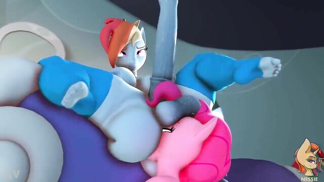 Vídeo pornô da Dash e Pinkie RealVinyl mostrando grandes bundas e paus. Assista ao vídeo erótico aqui.