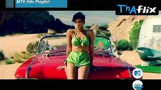 Rihanna\'s bikini-clad sex scene in the desert