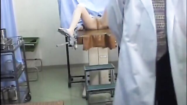 Japanese girl gets her pussy drilled by her gynecopaulist