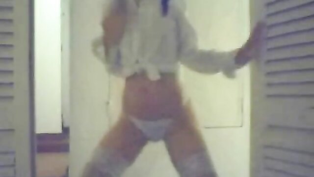 Schoolgirl Keyra\'s first striptease on webcam